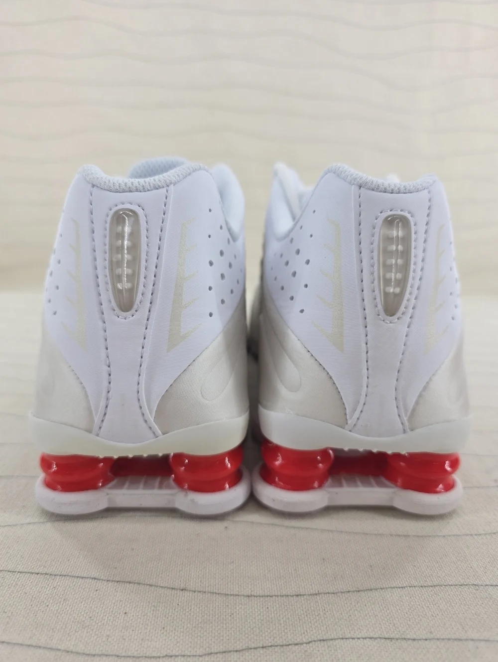 Nike Youth Shox R4 GS White Phantom Red Running Shoes CW2626-102 Size 7Y NEW